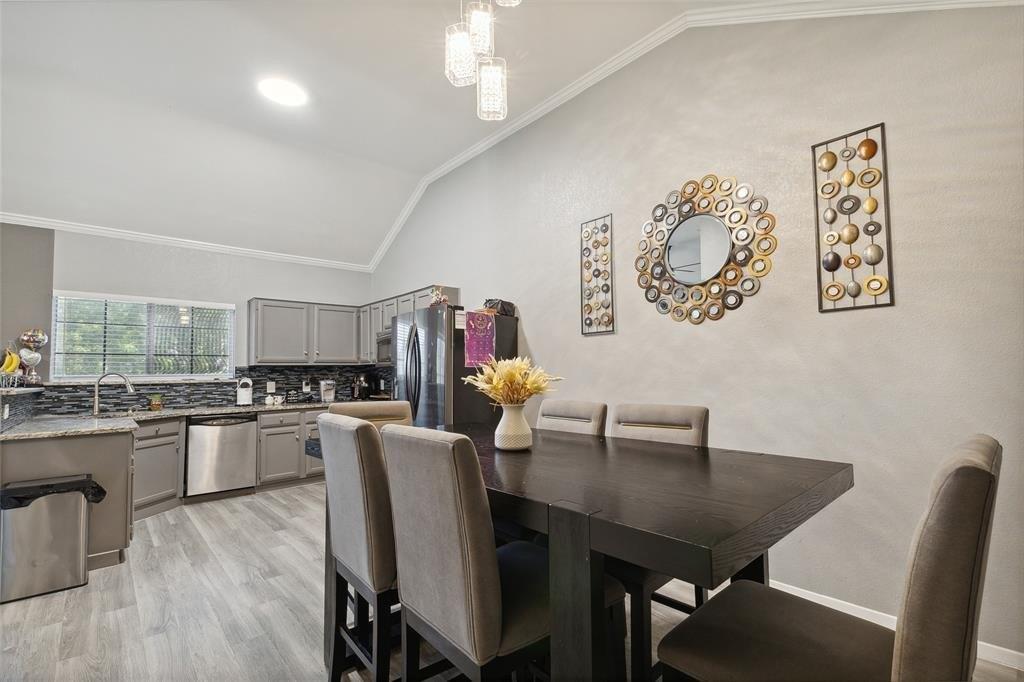Cresent Dr, Desoto, TX 75115