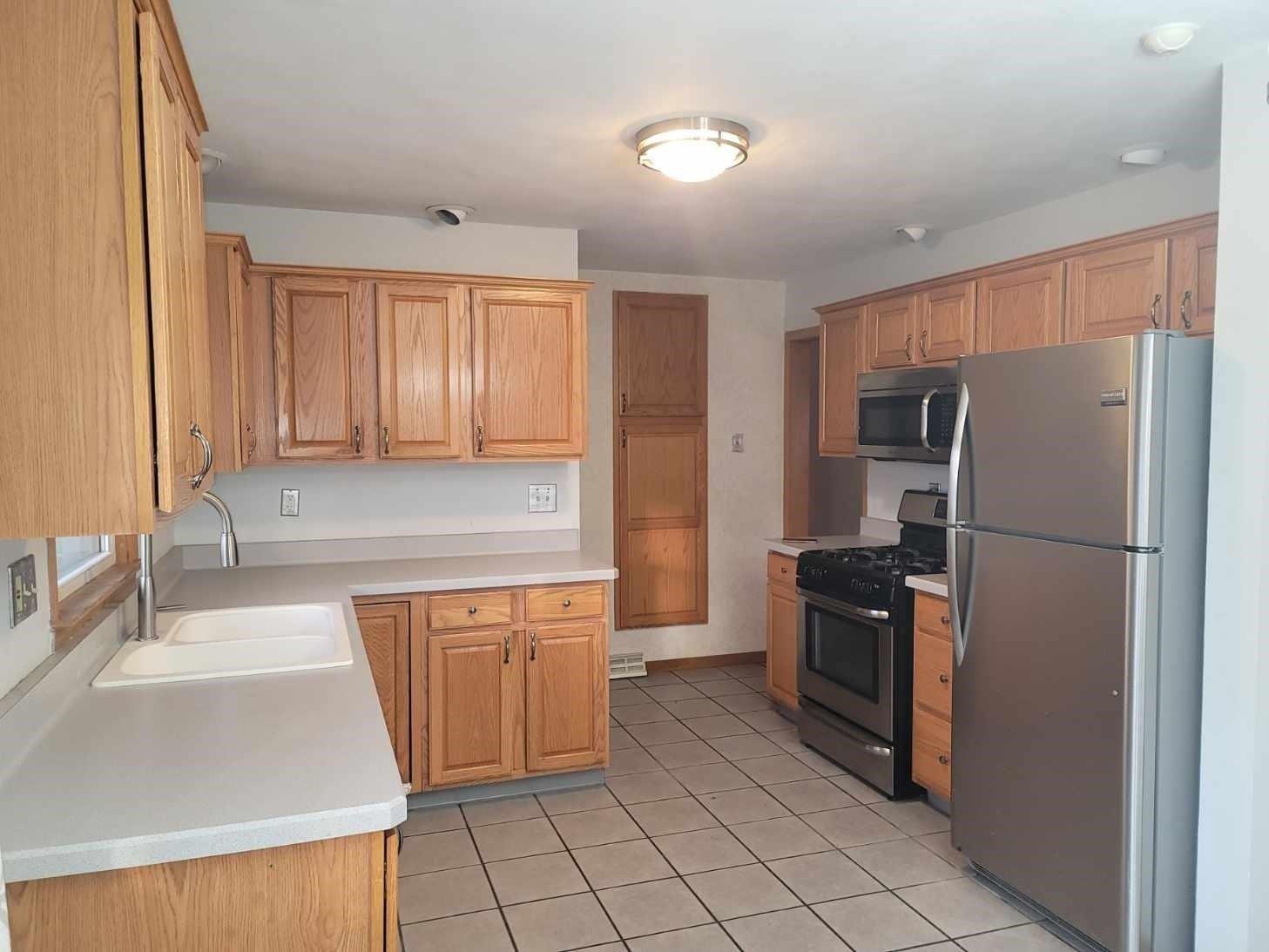 Karen Dr, Rockford, IL 61101