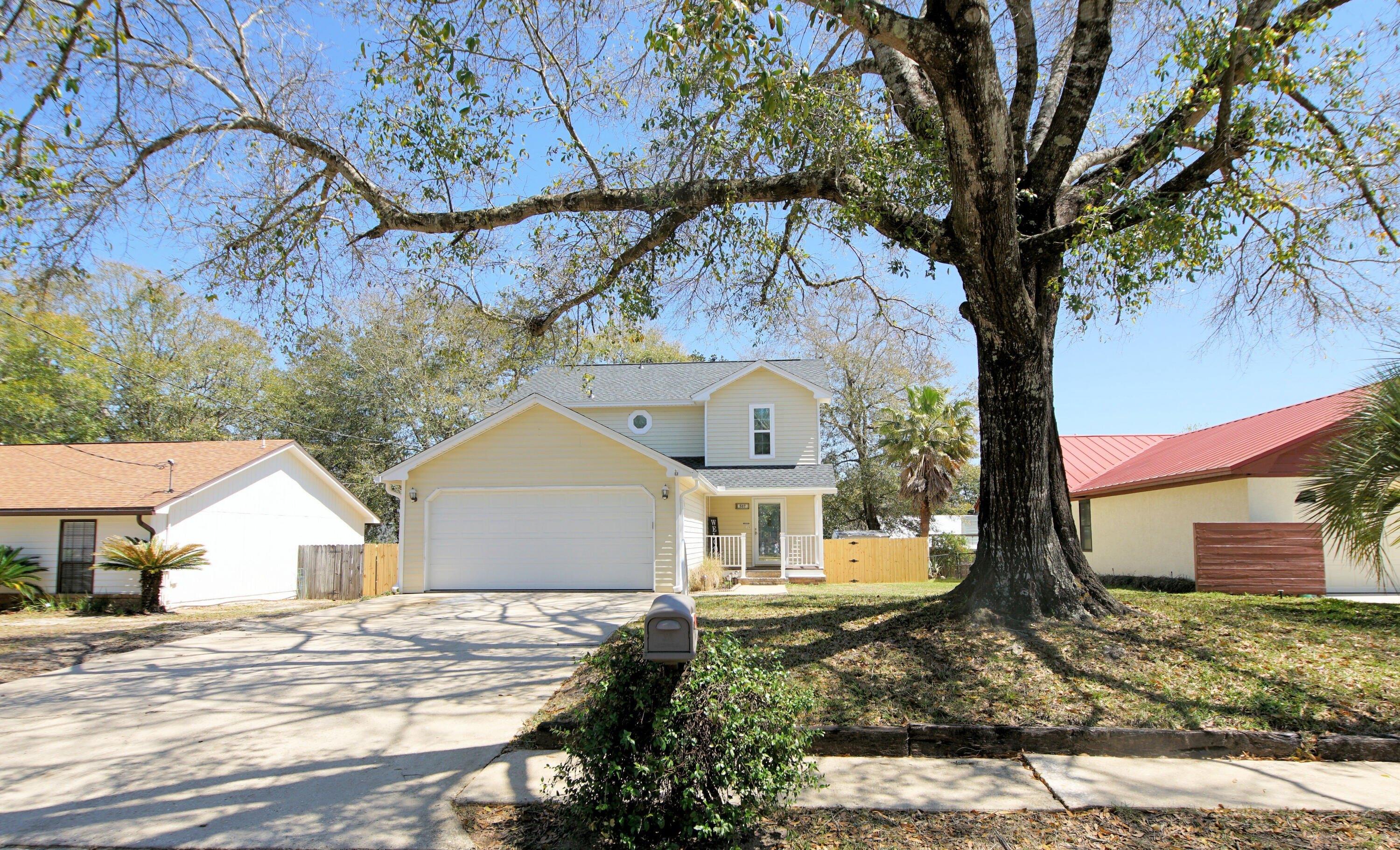 Matthew St, Niceville, FL 32578