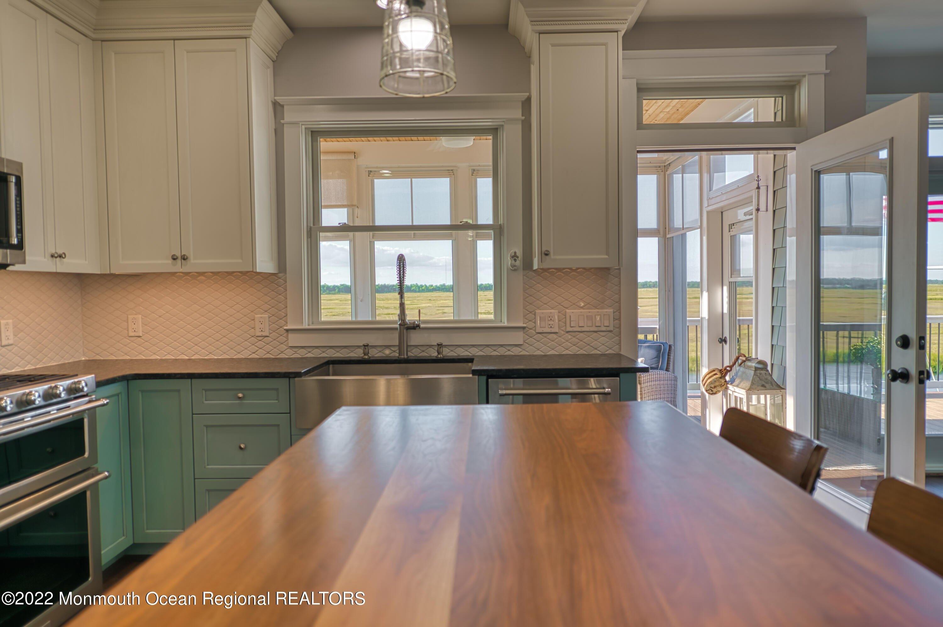 Kingfisher Rd, Tuckerton, NJ 08087