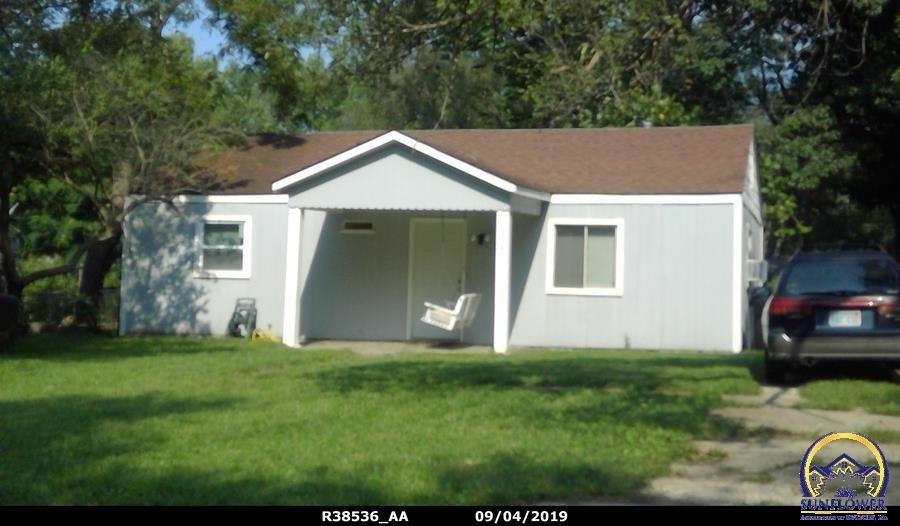 Se Pinecrest Dr, Topeka, KS 66605