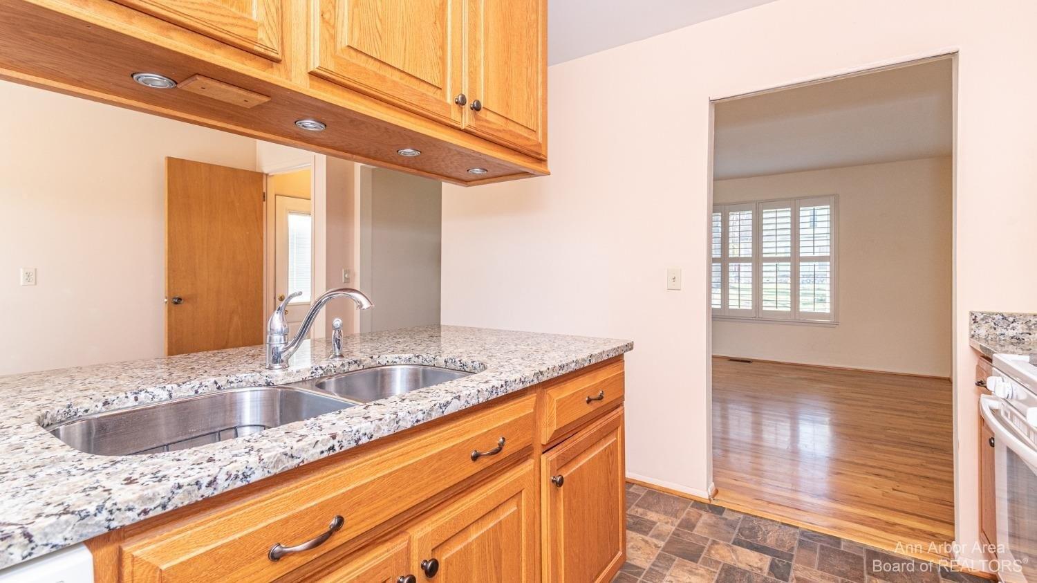 Dellwood Dr, Ann Arbor, MI 48103