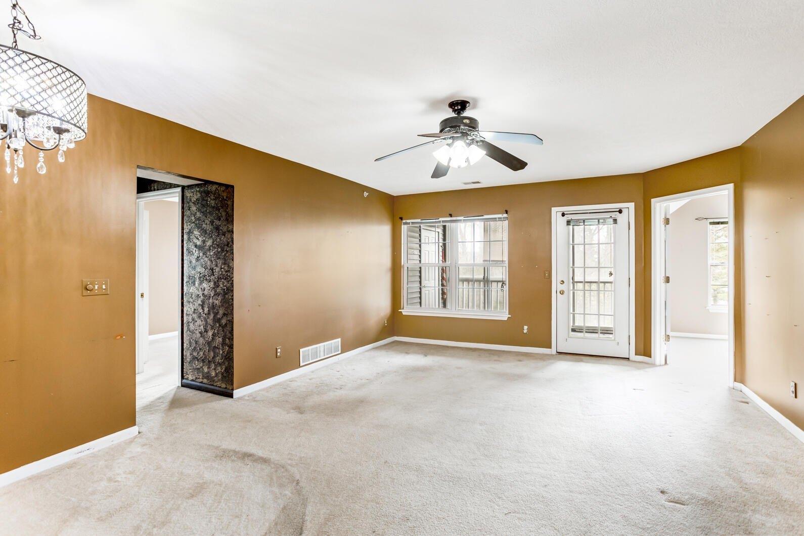 W Barrington Cir, Jackson, MI 49203