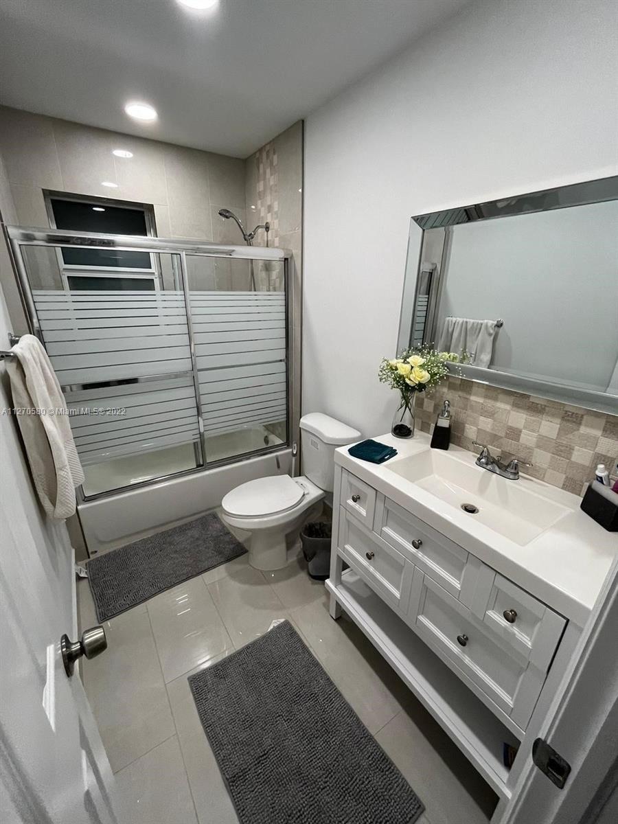 Dewey St, Hollywood, FL 33020