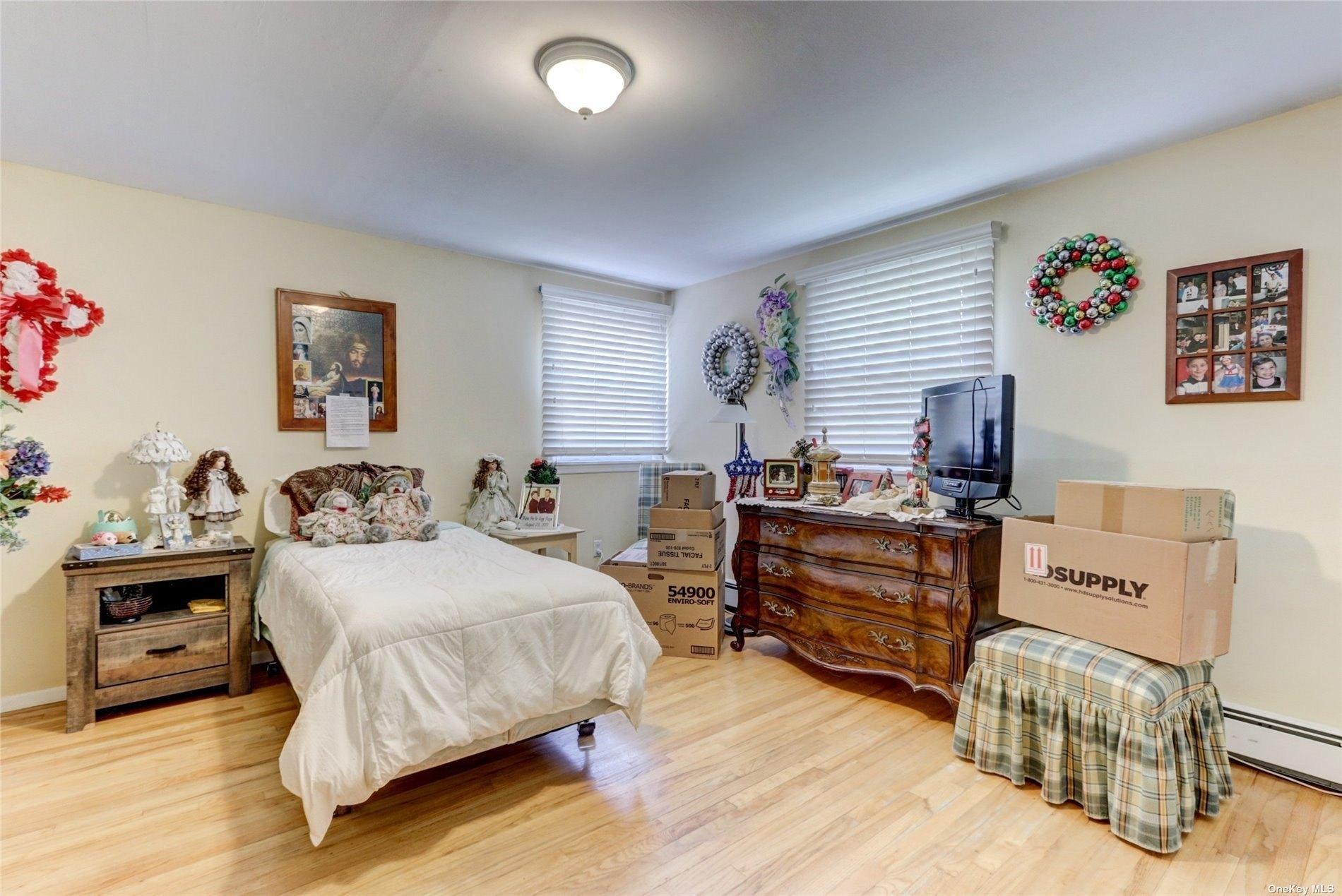 Goodrich Ave, North Babylon, NY 11703