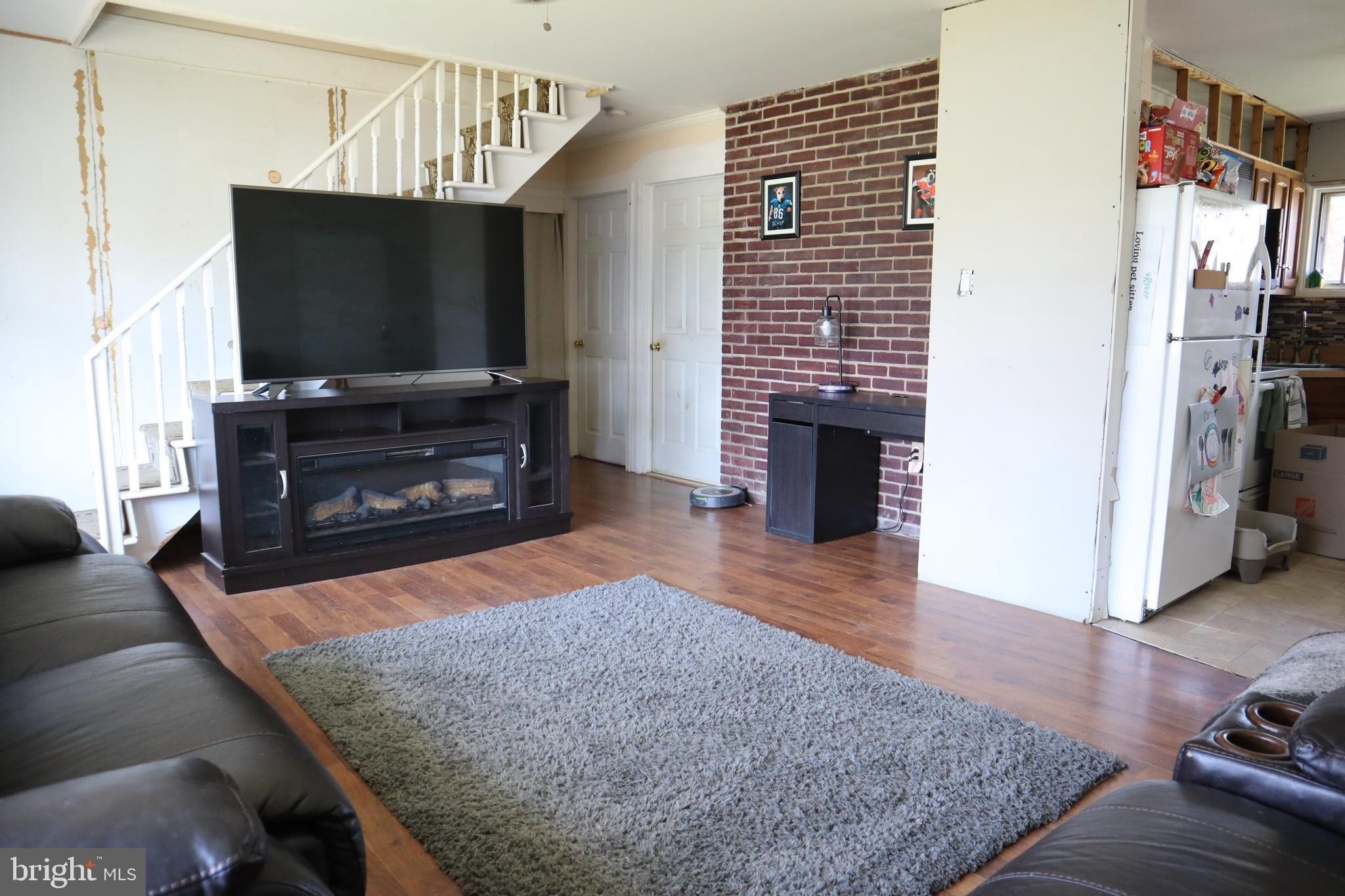 Nestingrock Ln, Levittown, PA 19054