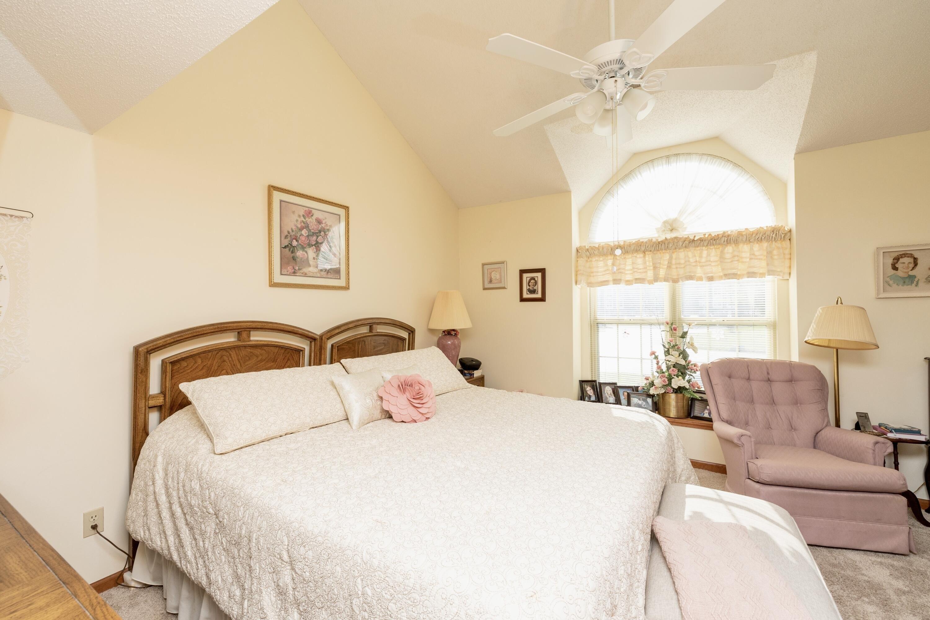 Woodside Pl, Bellefontaine, OH 43311