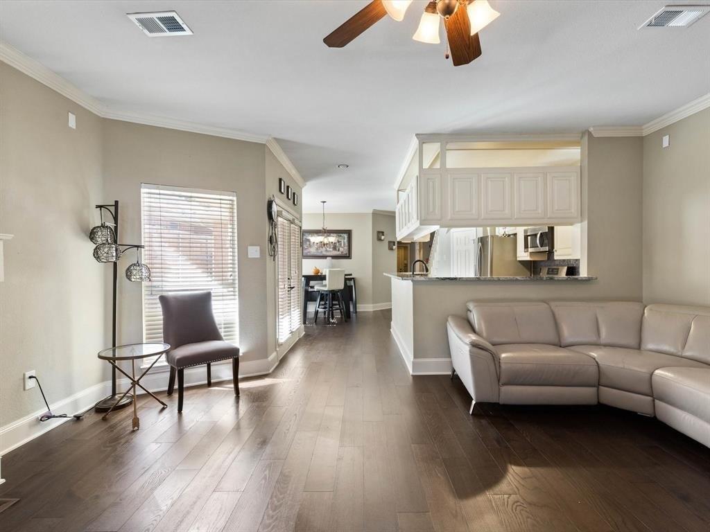 Oak Club Dr, Arlington, TX 76017