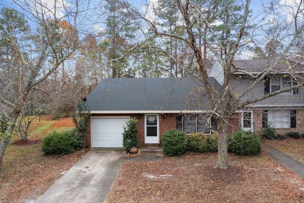 Rollingwood Dr, Dunn, NC 28334