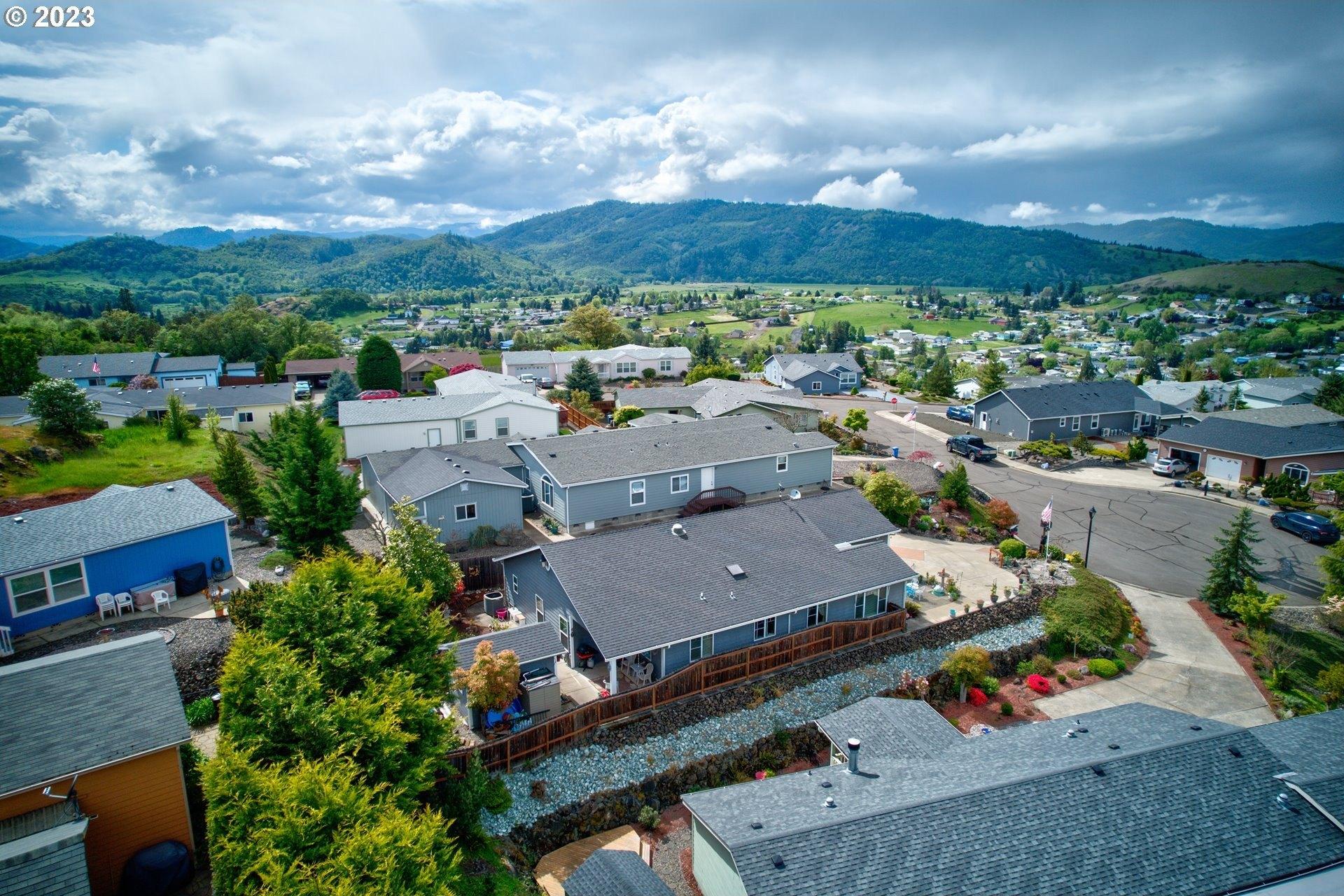 Grace Ct, Roseburg, OR 97471