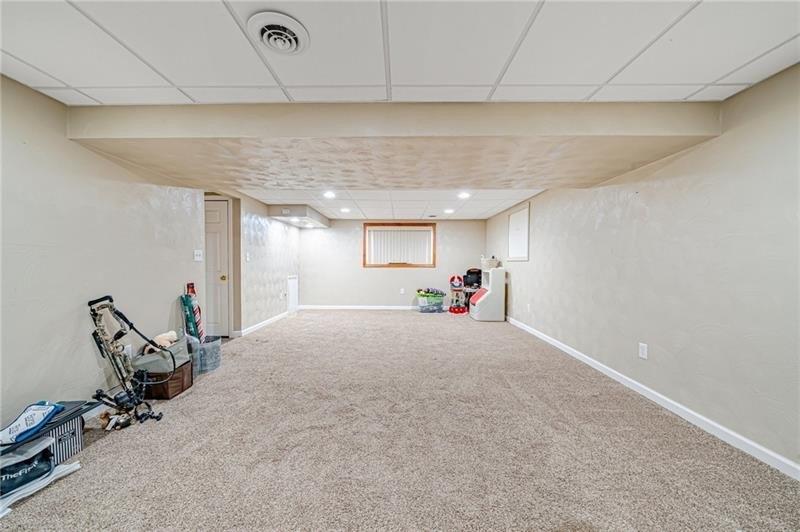Holiday Park Dr, Pittsburgh, PA 15239
