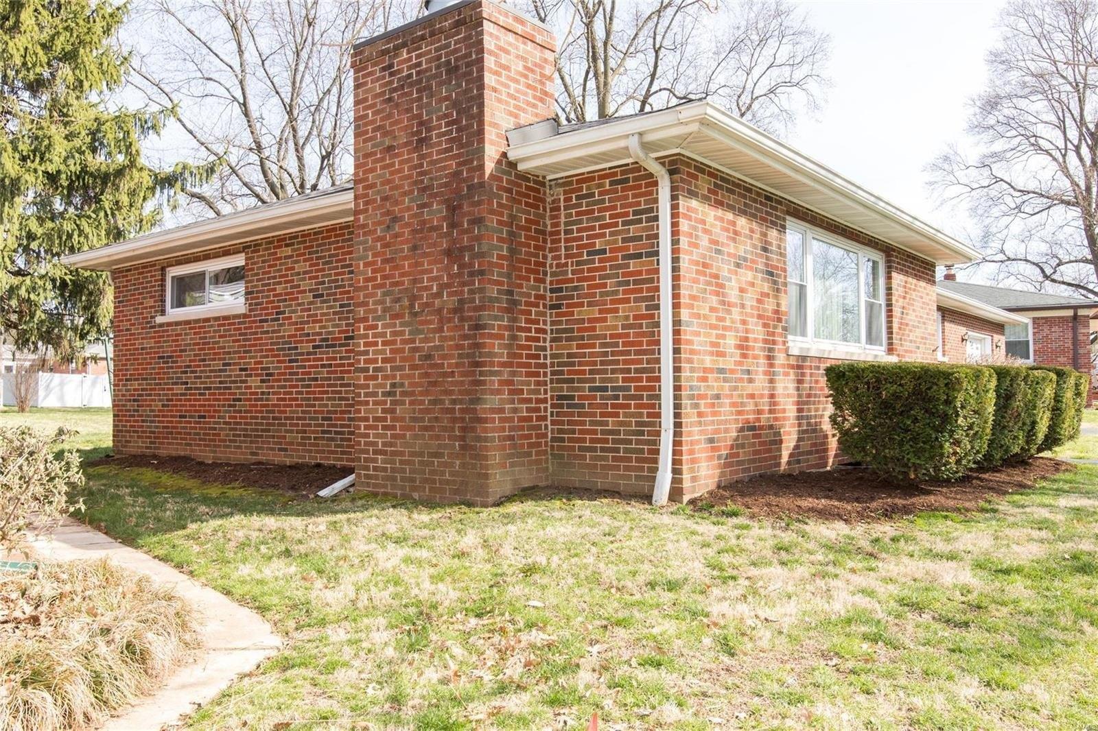 W Park Dr, Belleville, IL 62226