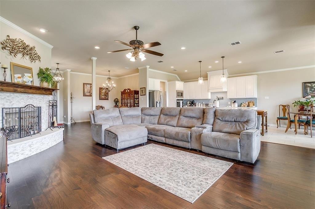 Telford Trl, Crowley, TX 76036