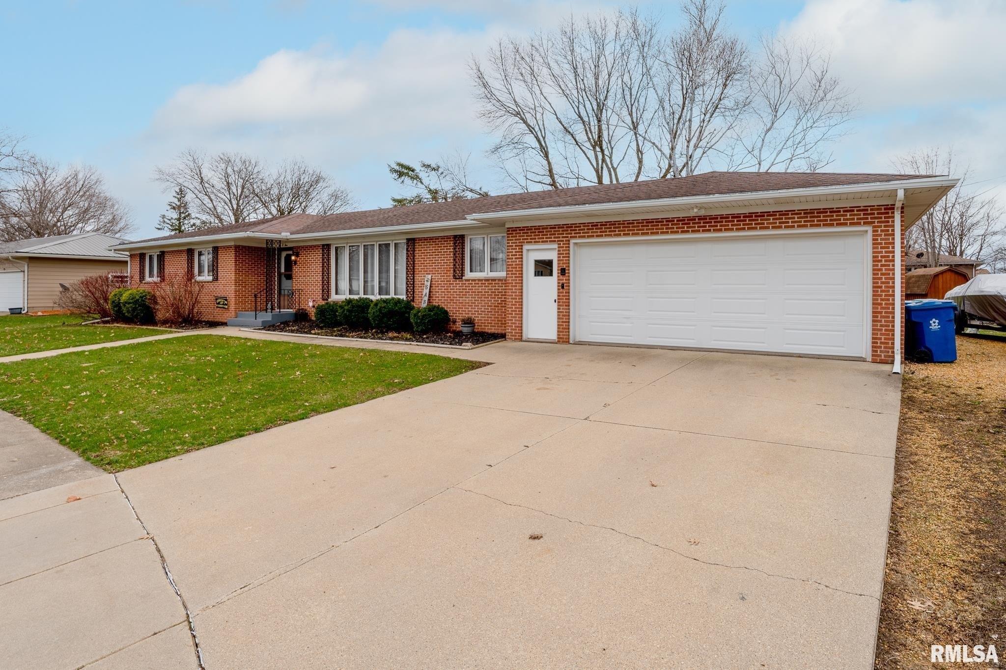 11th Ave, De Witt, IA 52742