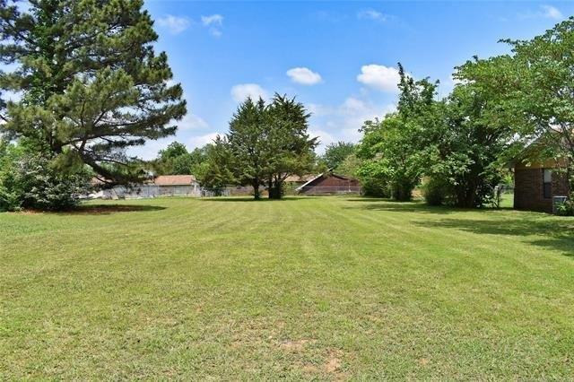 N Lambert St, Hugo, OK 74743