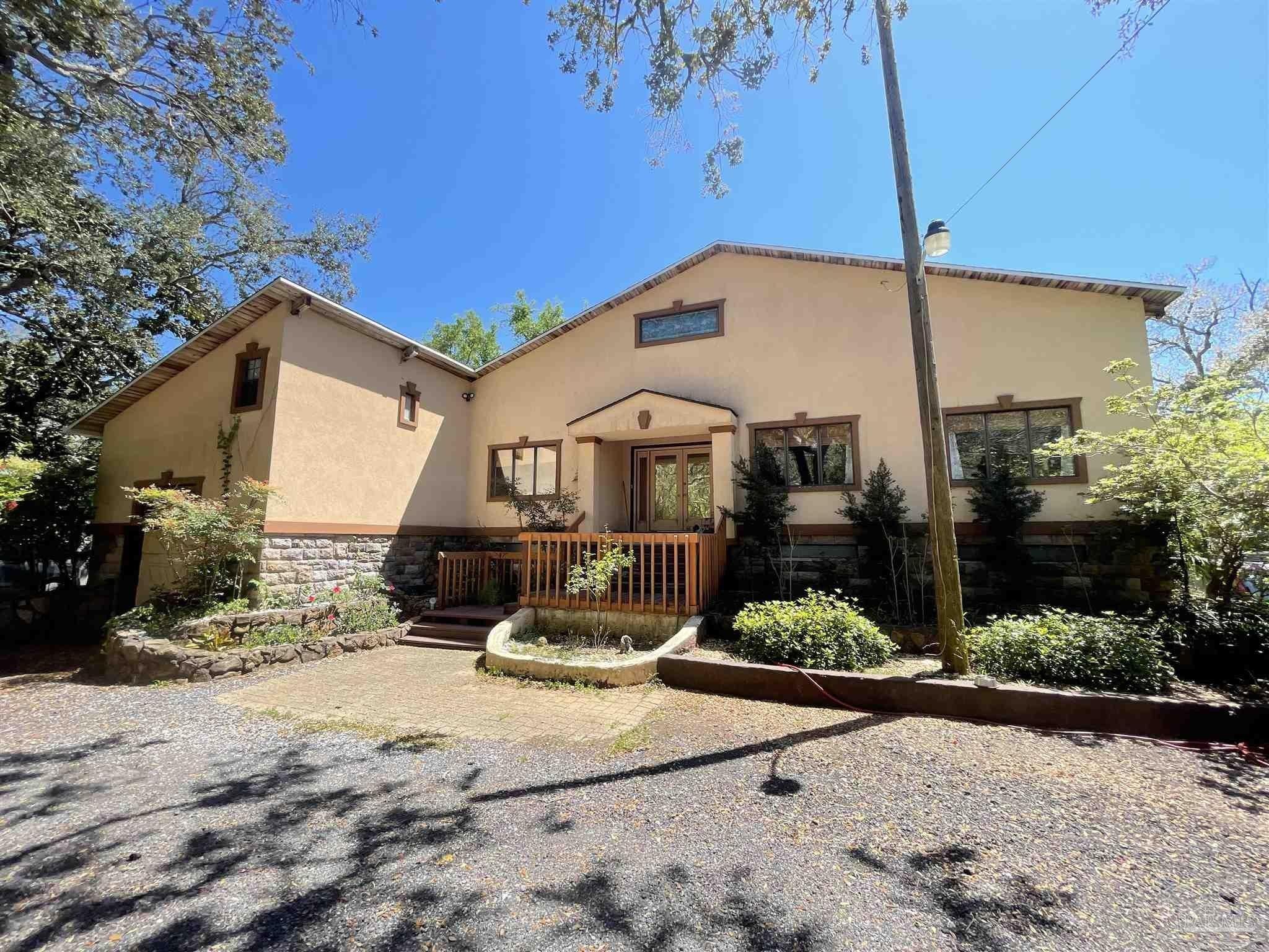 Soundside Dr, Gulf Breeze, FL 32563