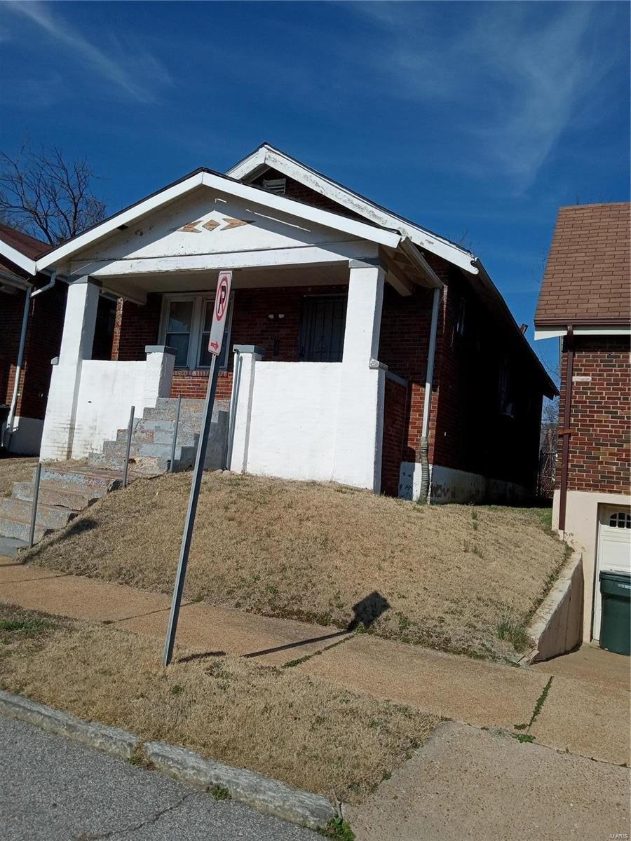 Sherry Ave, Saint Louis, MO 63136