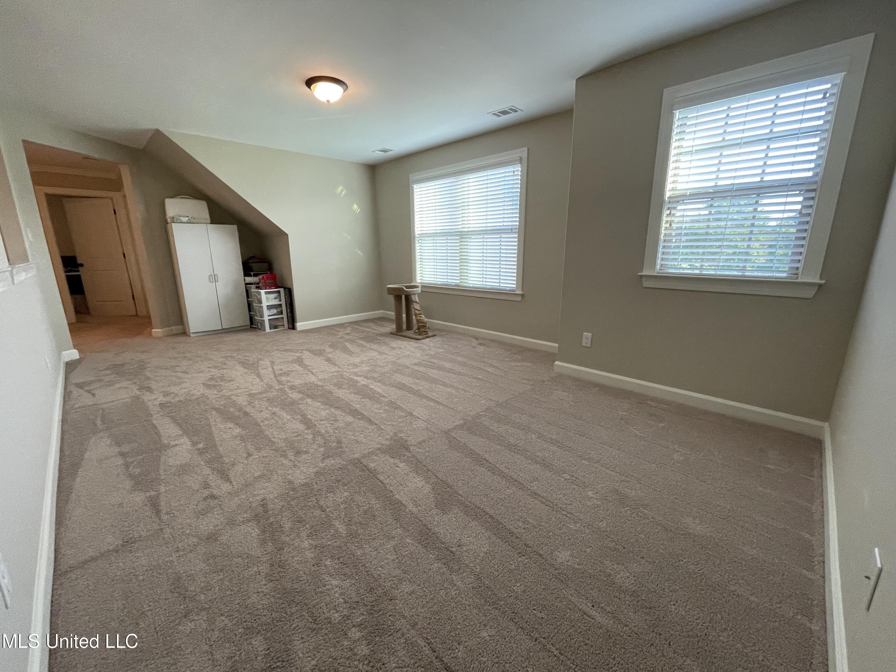 Gwin Hollow Dr, Olive Branch, MS 38654