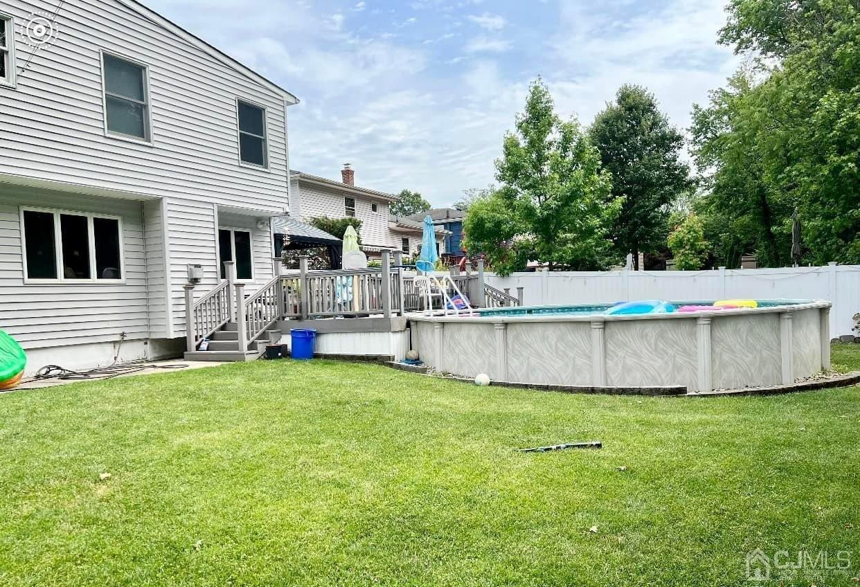 Hollywood Dr, Woodbridge, NJ 07095