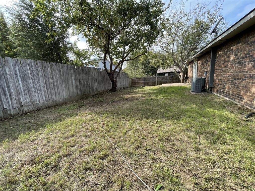 Greenfield Dr, Arlington, TX 76016
