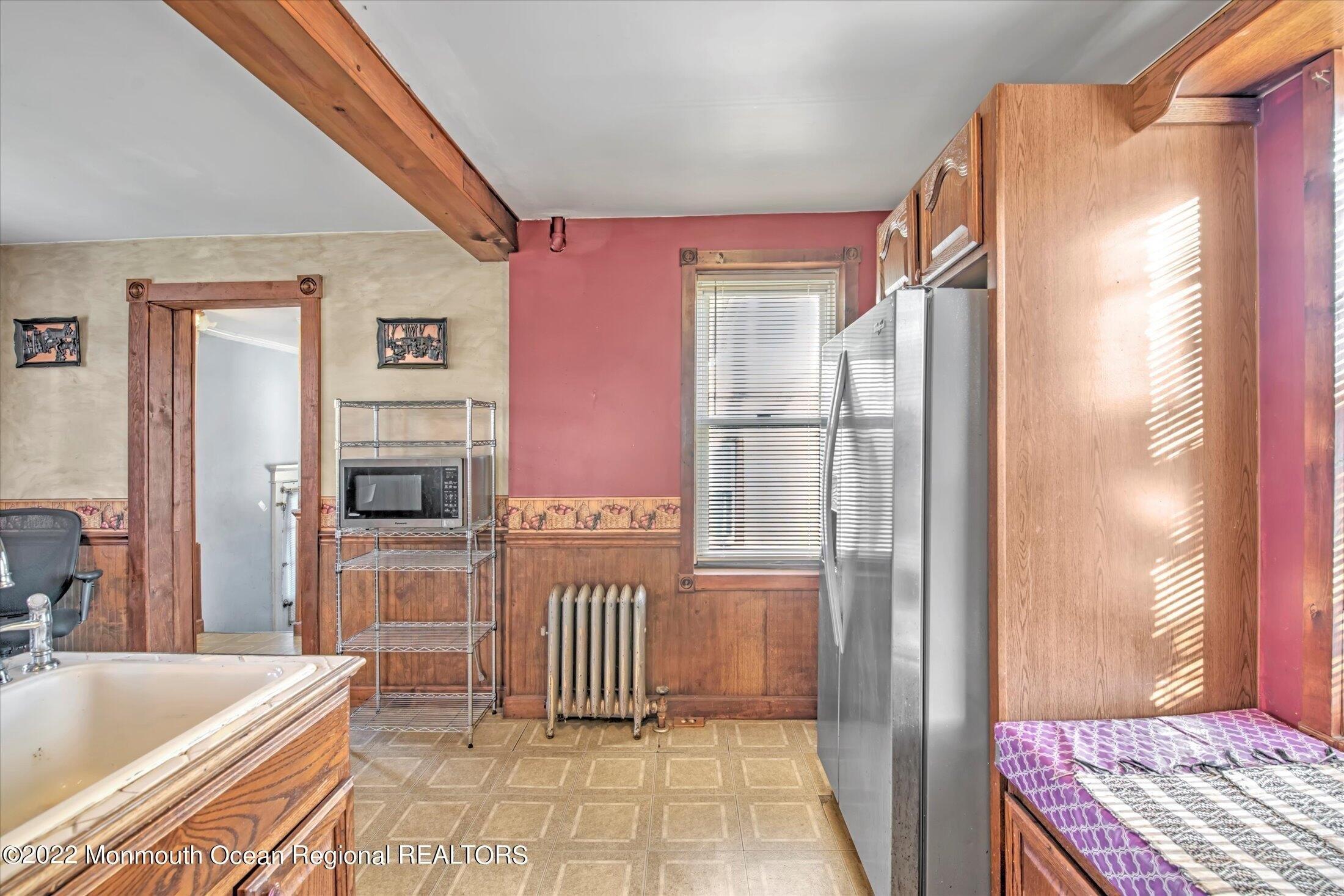 Woodview Ave, Fords, NJ 08863
