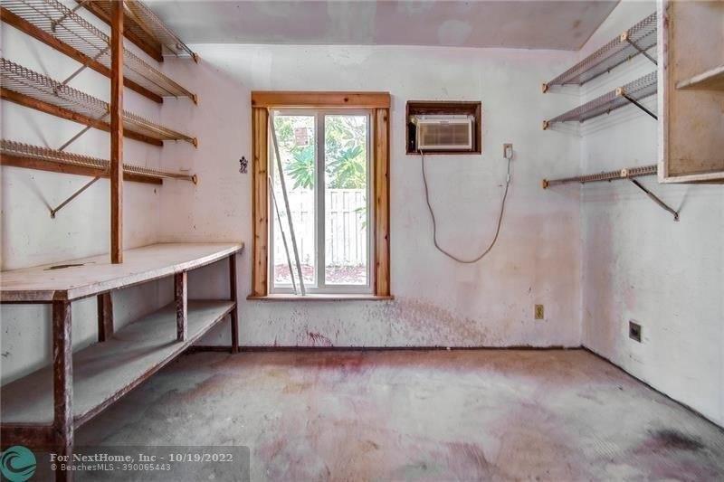 Ne 42nd St, Oakland Park, FL 33334
