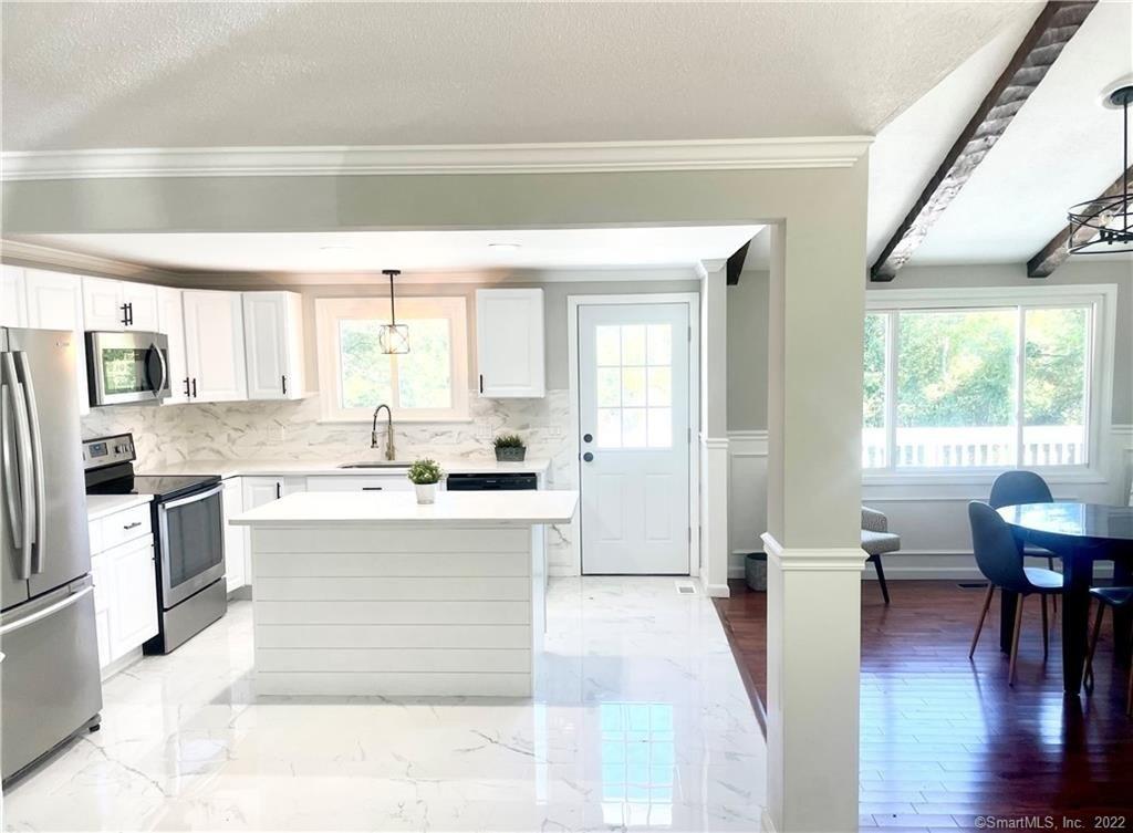 Vernon St W, Manchester, CT 06042