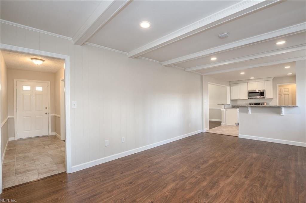 Lloyd Dr, Chesapeake, VA 23325