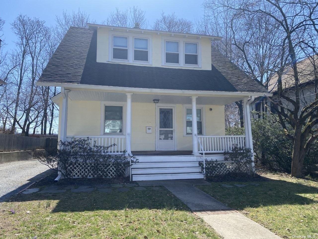Dennis St, Manhasset, NY 11030