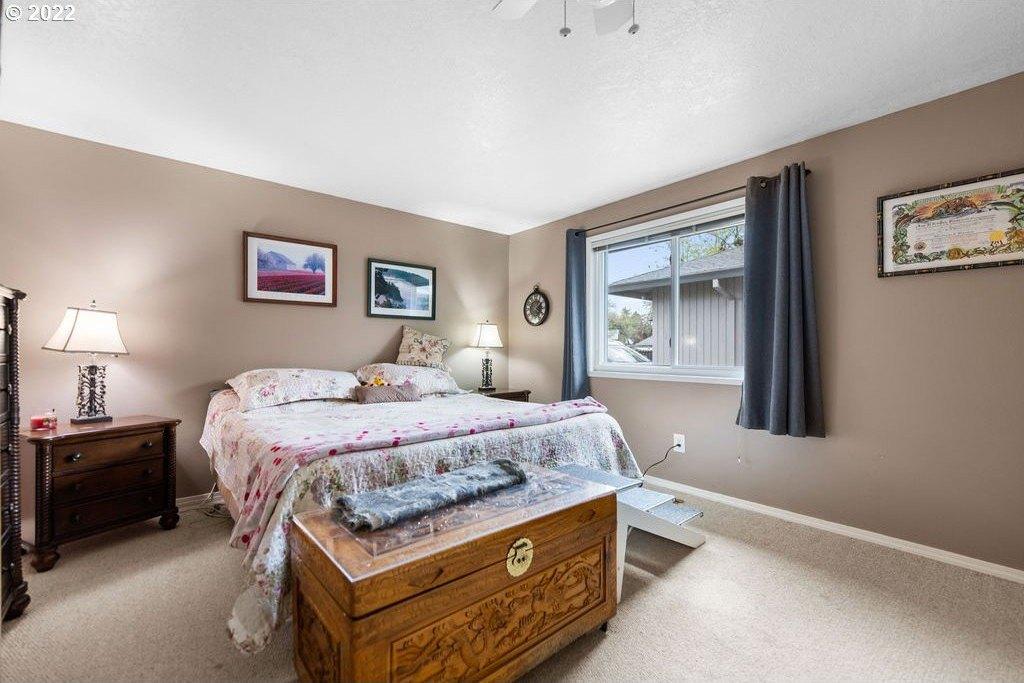 Ne 10th Ave, Hillsboro, OR 97124