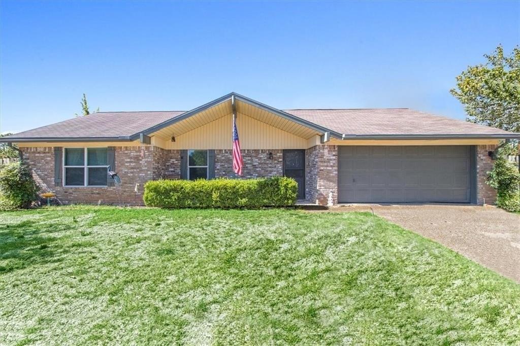 Westhill Dr, Hewitt, TX 76643