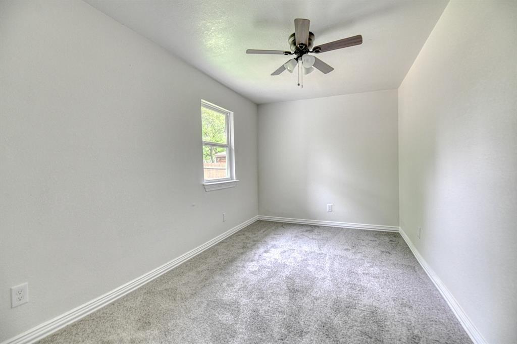 W Purdom Ave, Alvarado, TX 76009