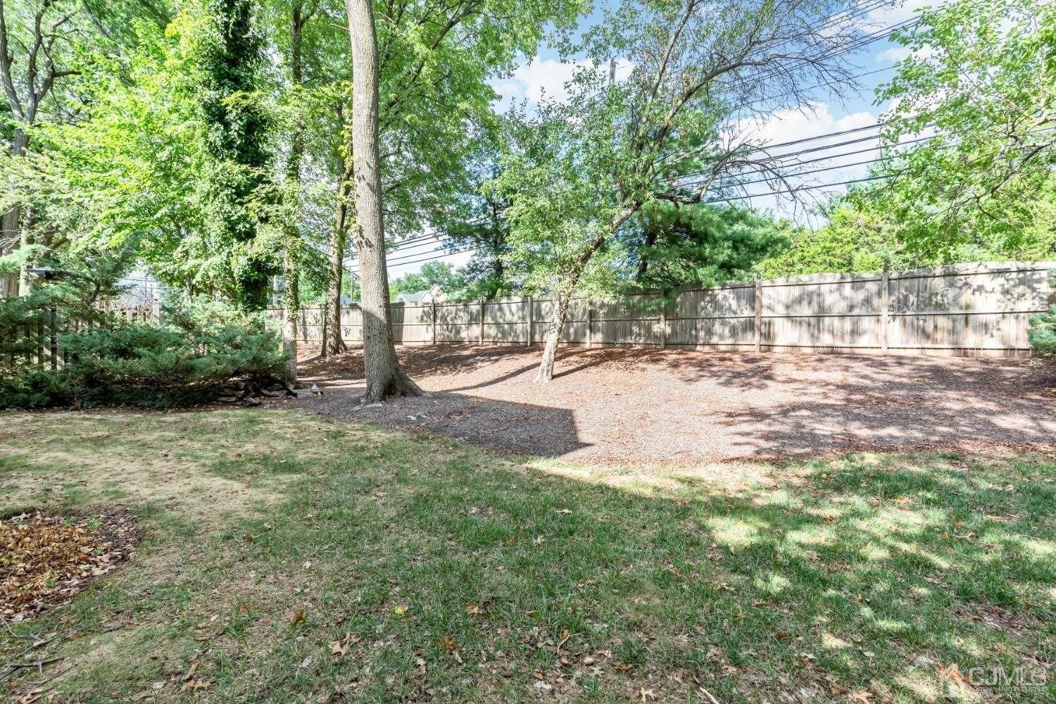 Gate House Ln, Edison, NJ 08820