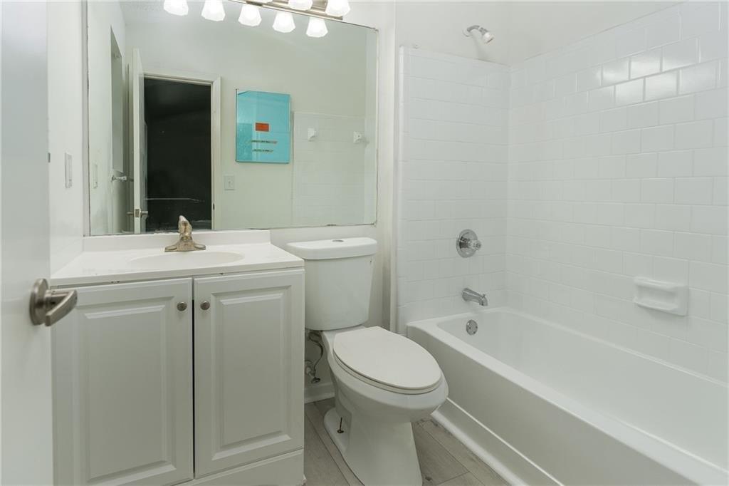Wells Cir, Stone Mountain, GA 30087