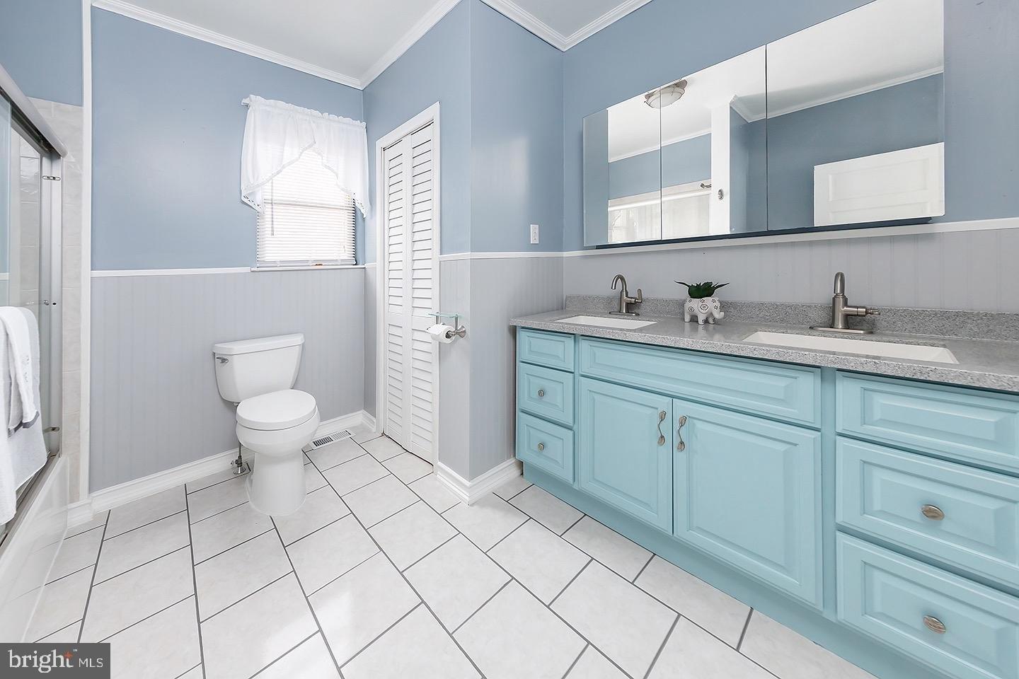 W Broad St, Gibbstown, NJ 08027