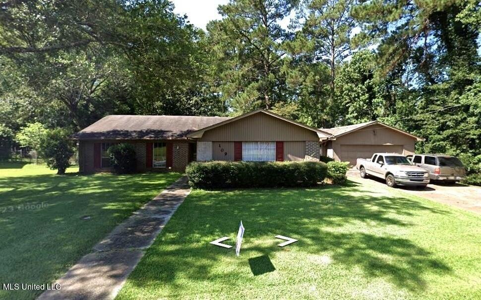 Dickson Dr, Brandon, MS 39042
