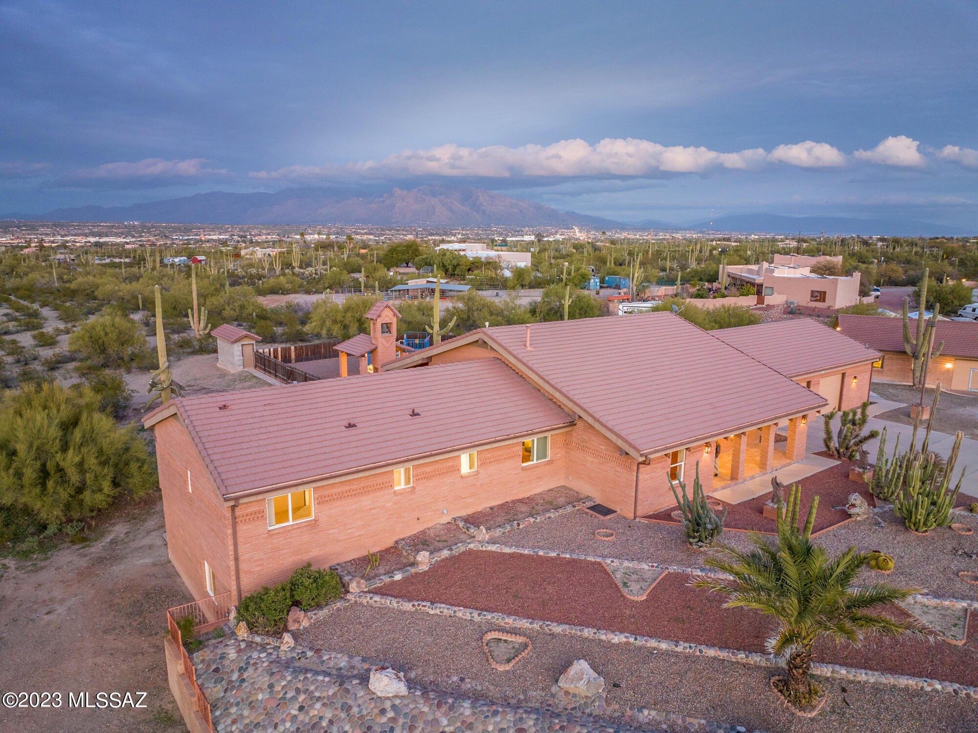 W Ina Rd, Tucson, AZ 85743