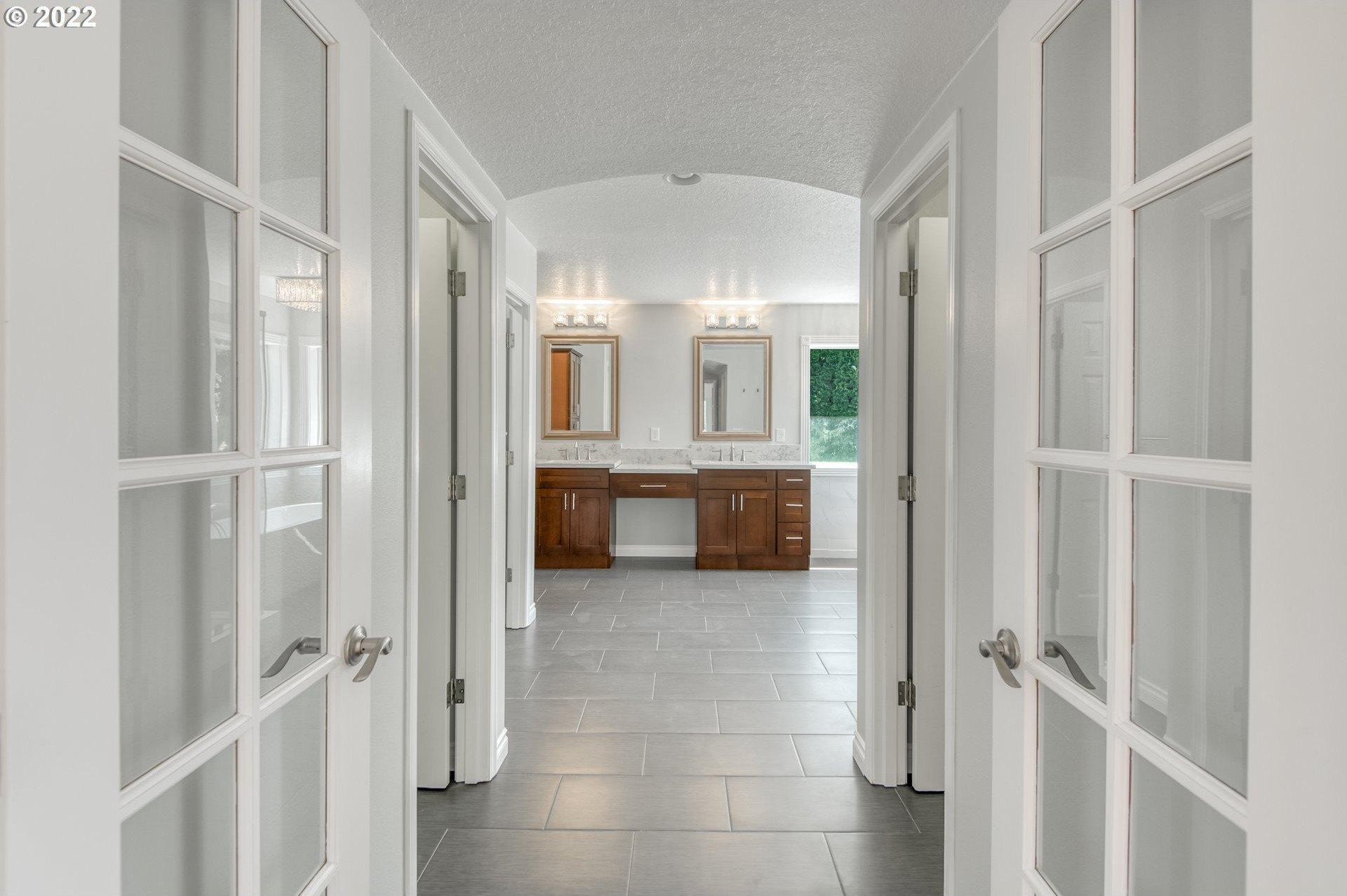 Se Crestview Dr, Clackamas, OR 97015