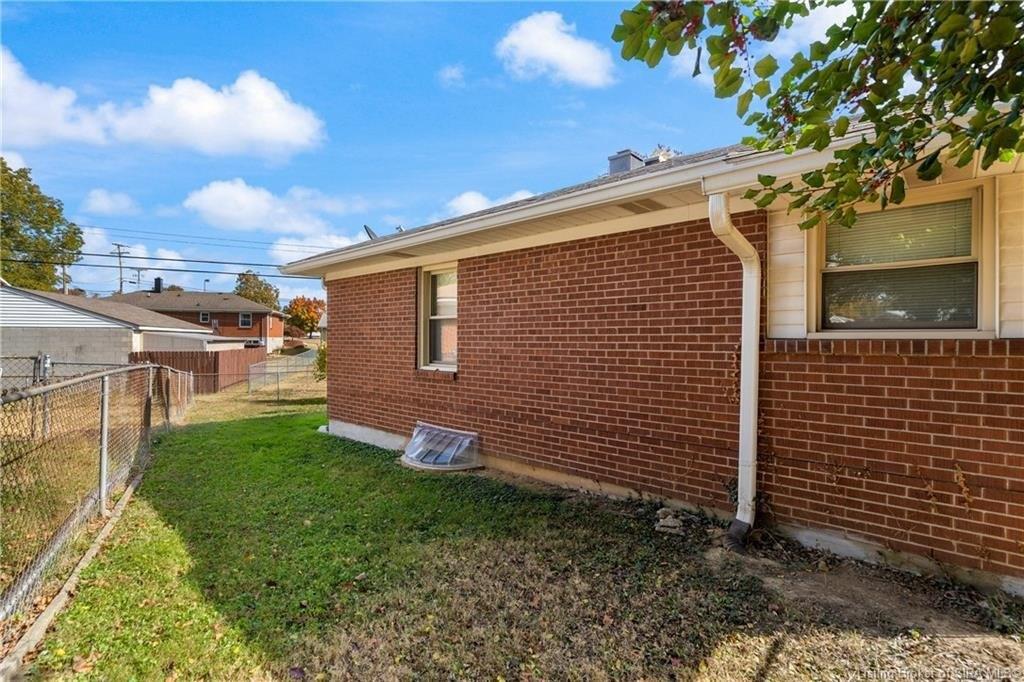 Cliftwood Dr, Clarksville, IN 47129