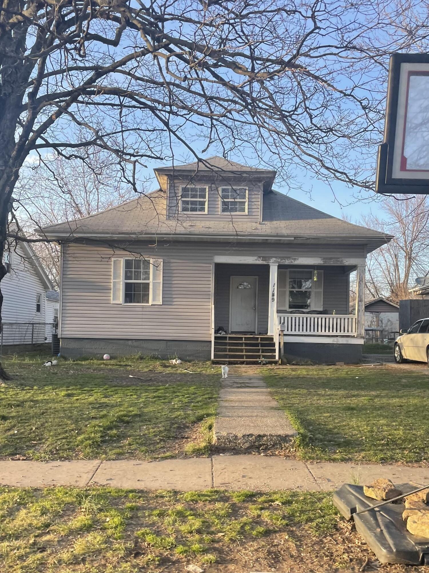 W Hovey St, Springfield, MO 65802