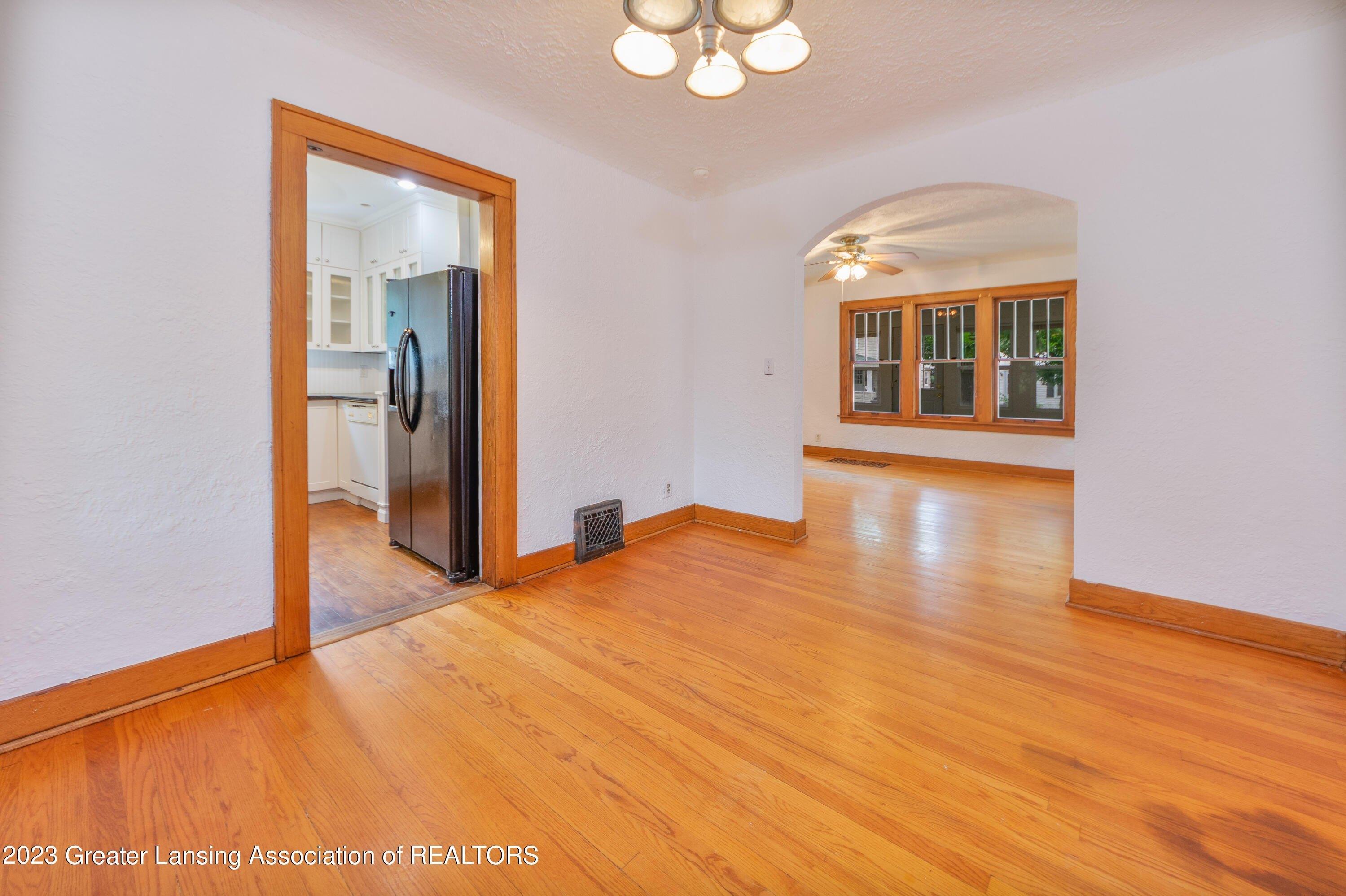 N Fairview Ave, Lansing, MI 48912