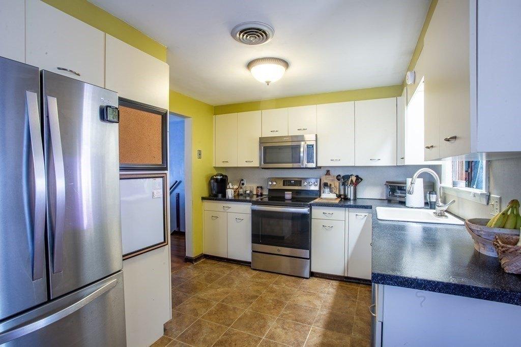 Pulver Dr, Peabody, MA 01960