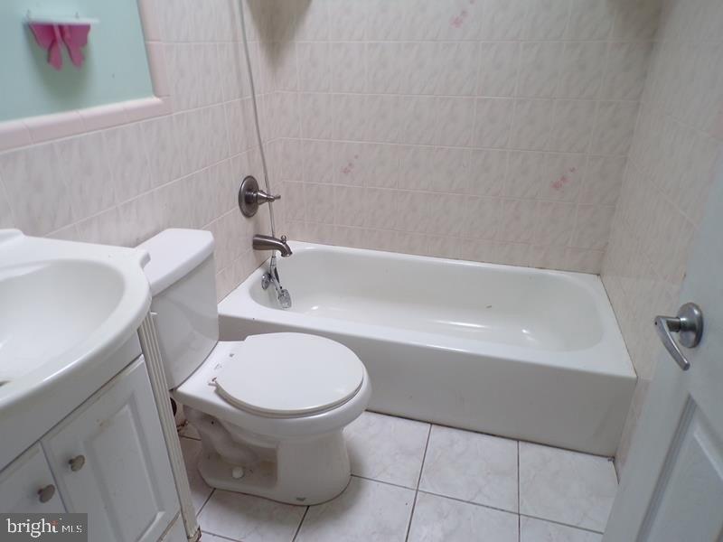 Stratford Rd, Drexel Hill, PA 19026