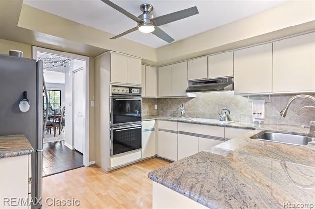 Creeks Bend Ct, West Bloomfield, MI 48322