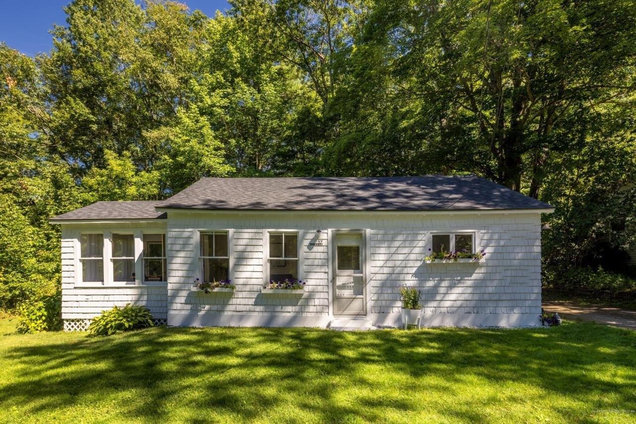 John St, Camden, ME 04843