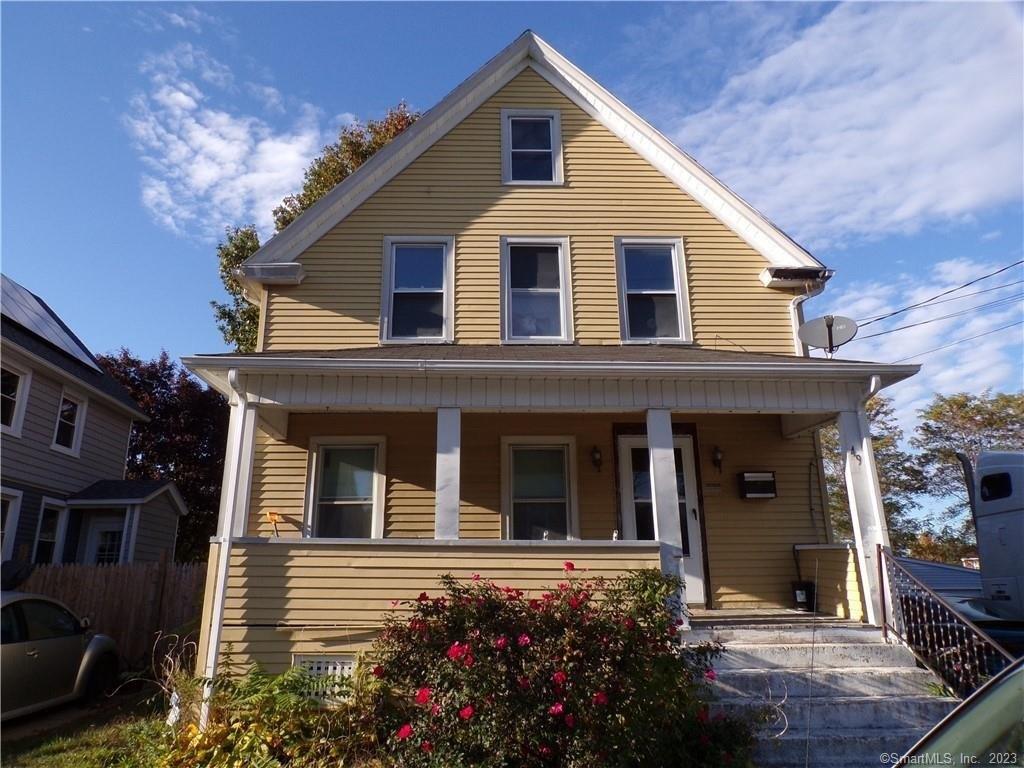 Warren St, New London, CT 06320