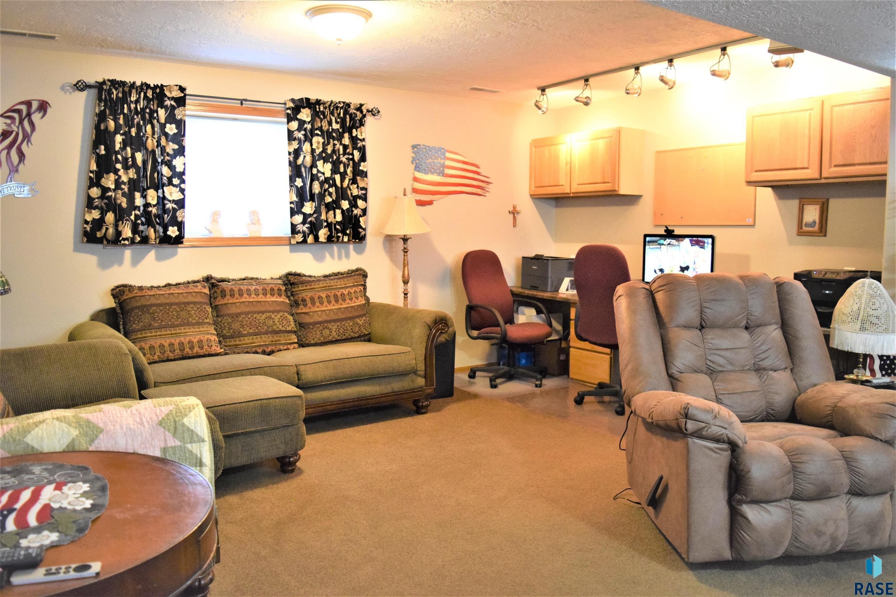 S Grace Ave, Sioux Falls, SD 57103