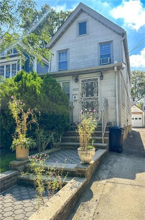 Nansen St, Forest Hills, NY 11375