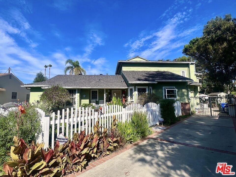 Corinth Ave, Los Angeles, CA 90066