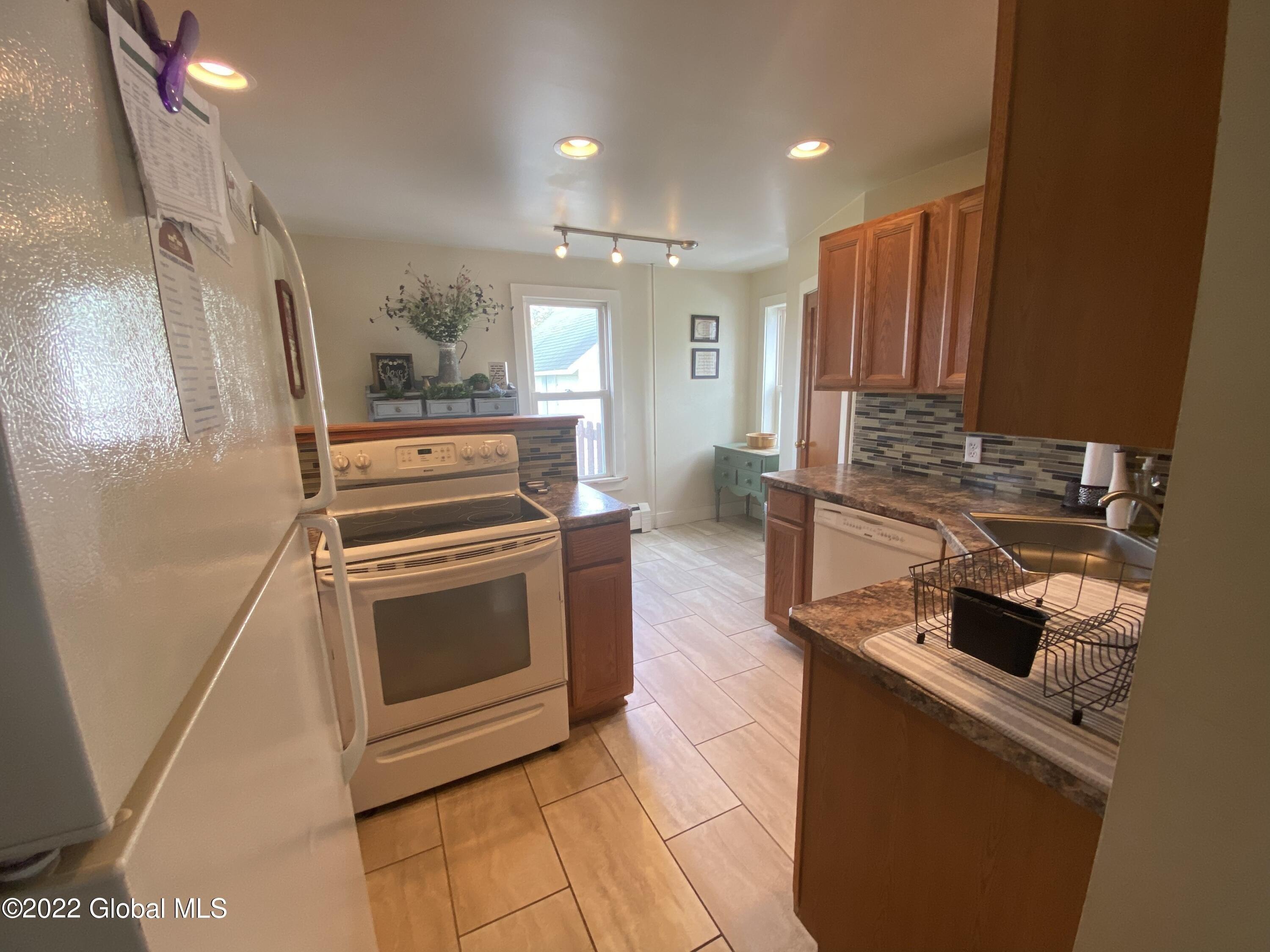 Green Ave, Castleton On Hudson, NY 12033